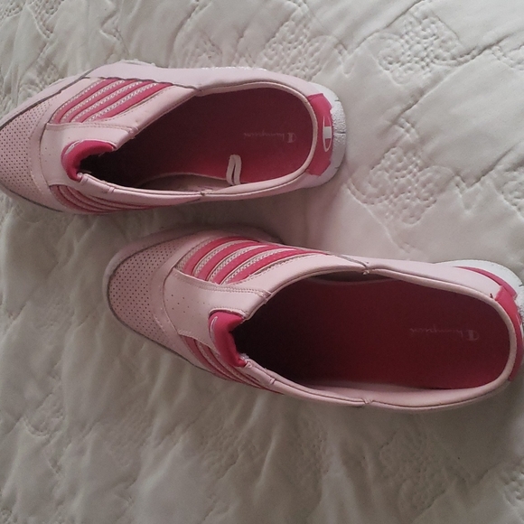Pink sneakers...just in time for spring - Picture 1 of 4